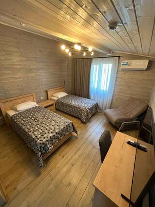 Гостиница Максимум Воронеж Двухместный номер с 1 кроватью и балконом-1